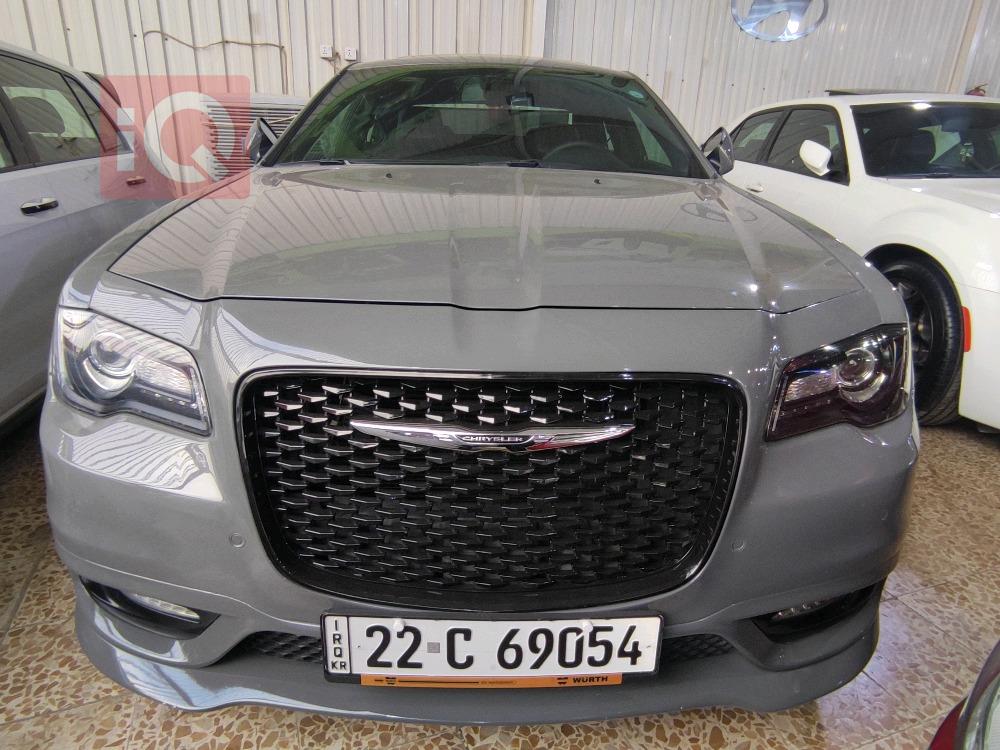کرایسلەر 300